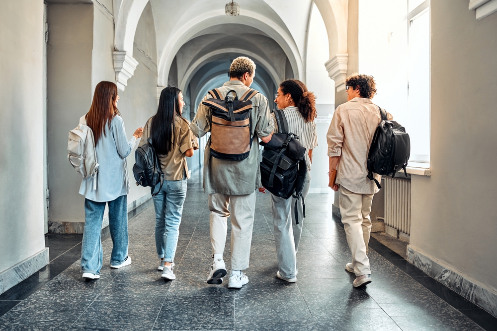 Jobs Abroad That Don’t Require a University Degree